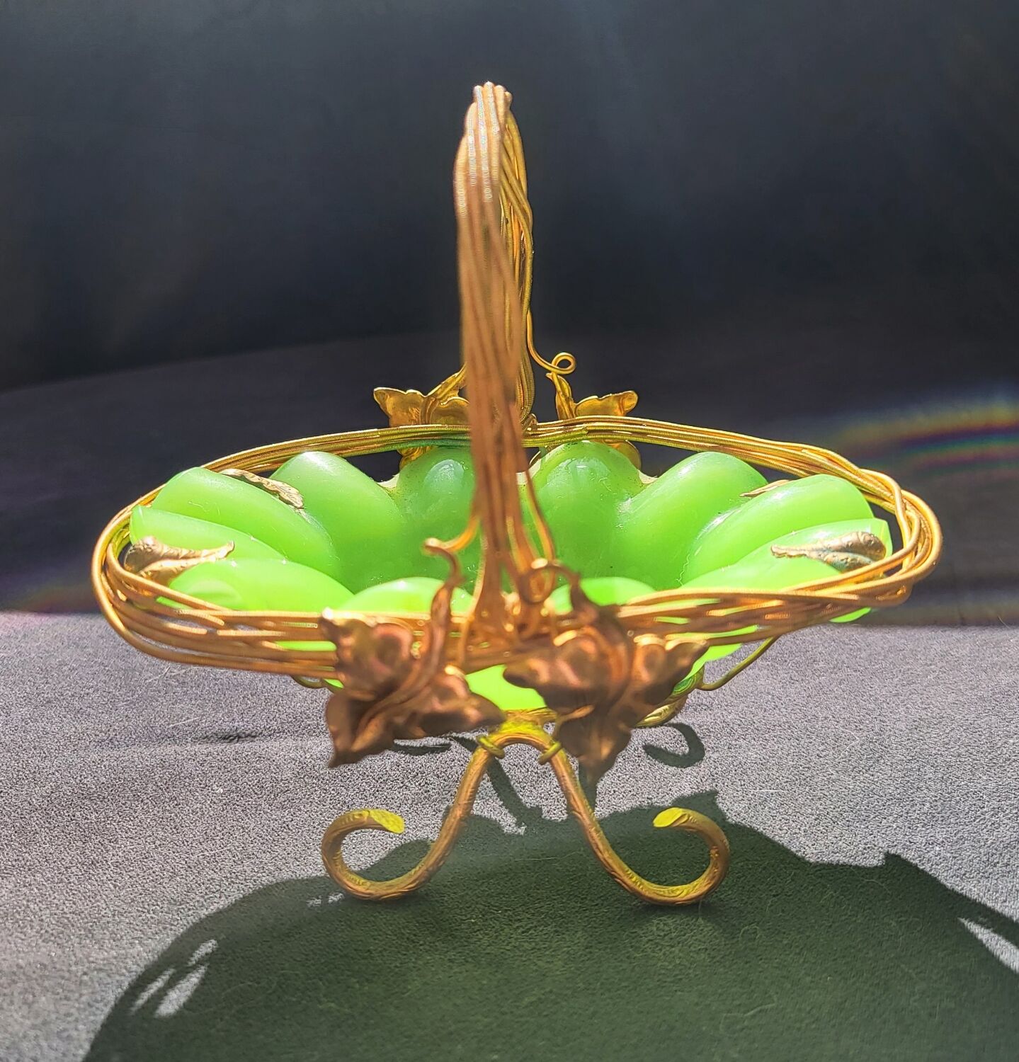 Empty pocket basket in green opaline (uranium/uraline)