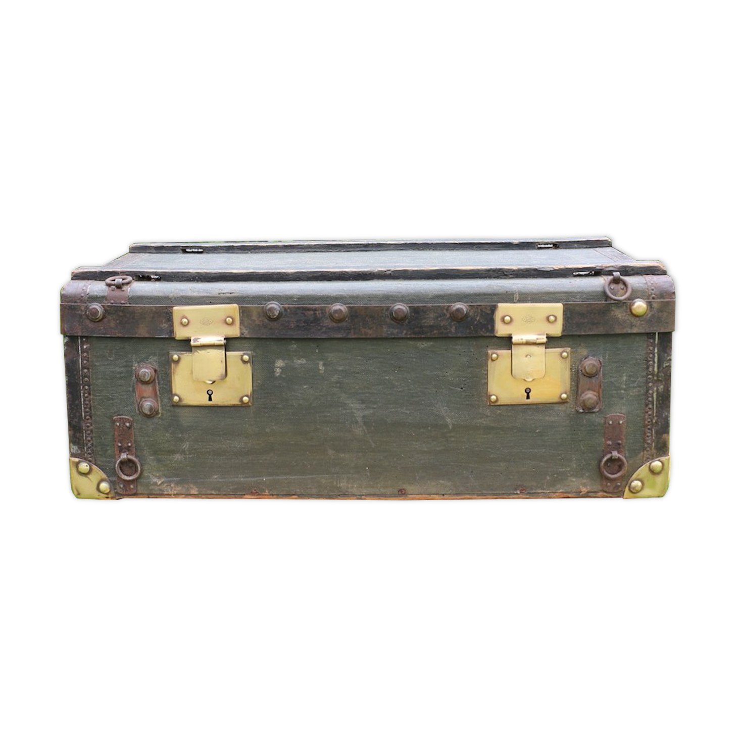 Arched travel trunk