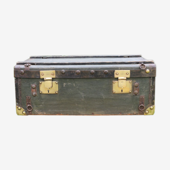 Arched travel trunk
