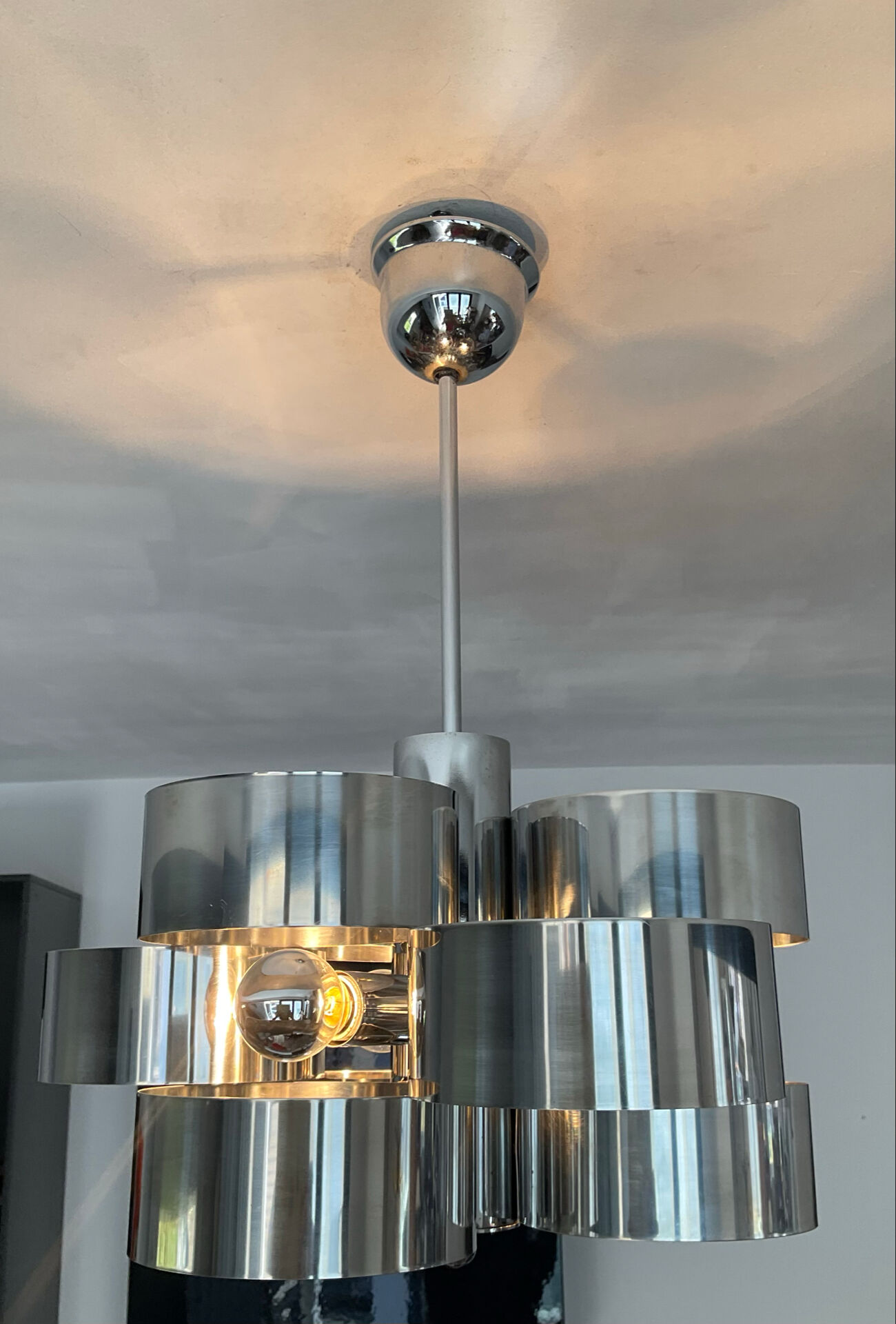 Chrome metal Space Age Sciolari chandelier from the 1970s.