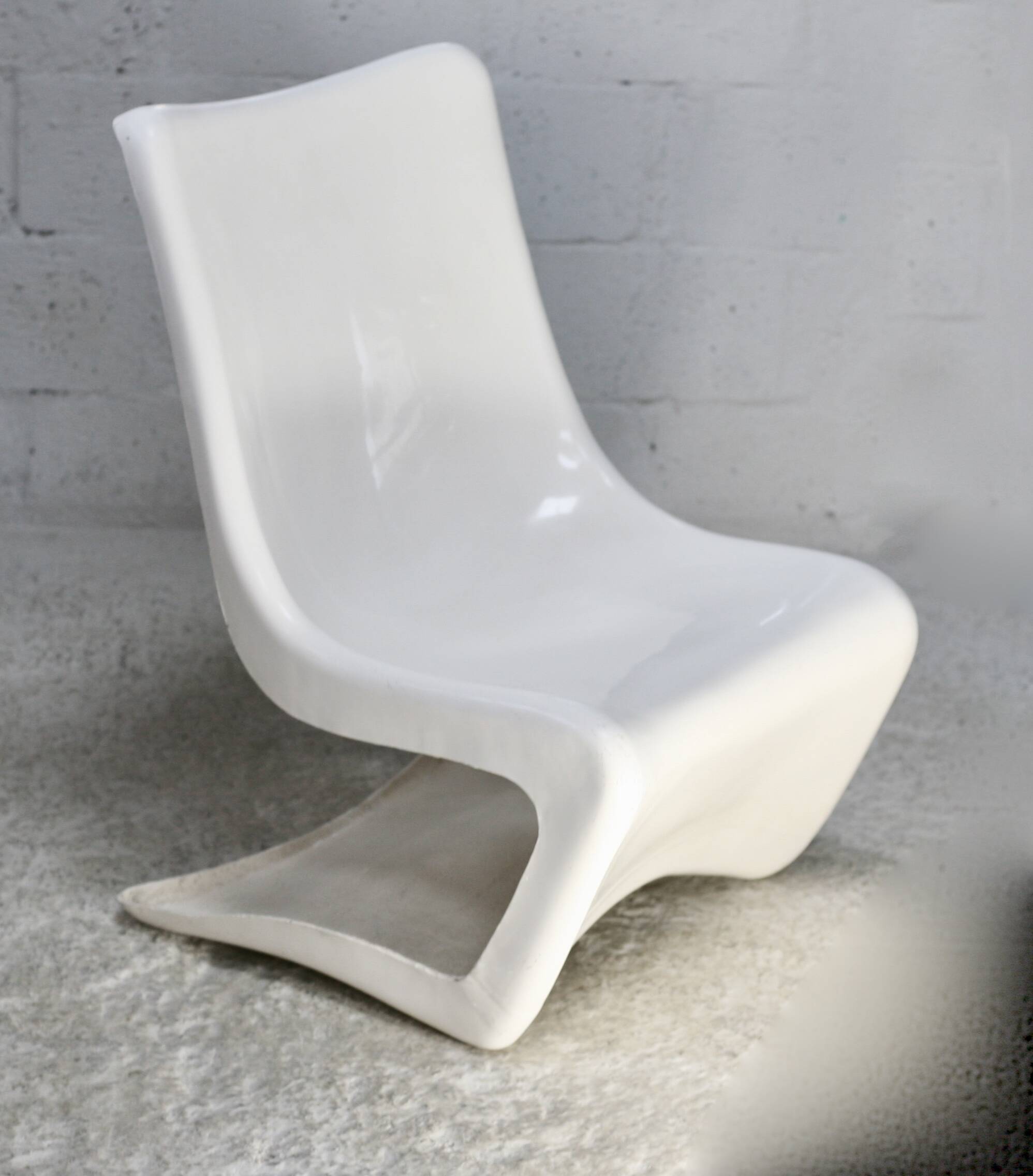 "Space age" armchair. Fiberglass. White lacquered. circa 1970