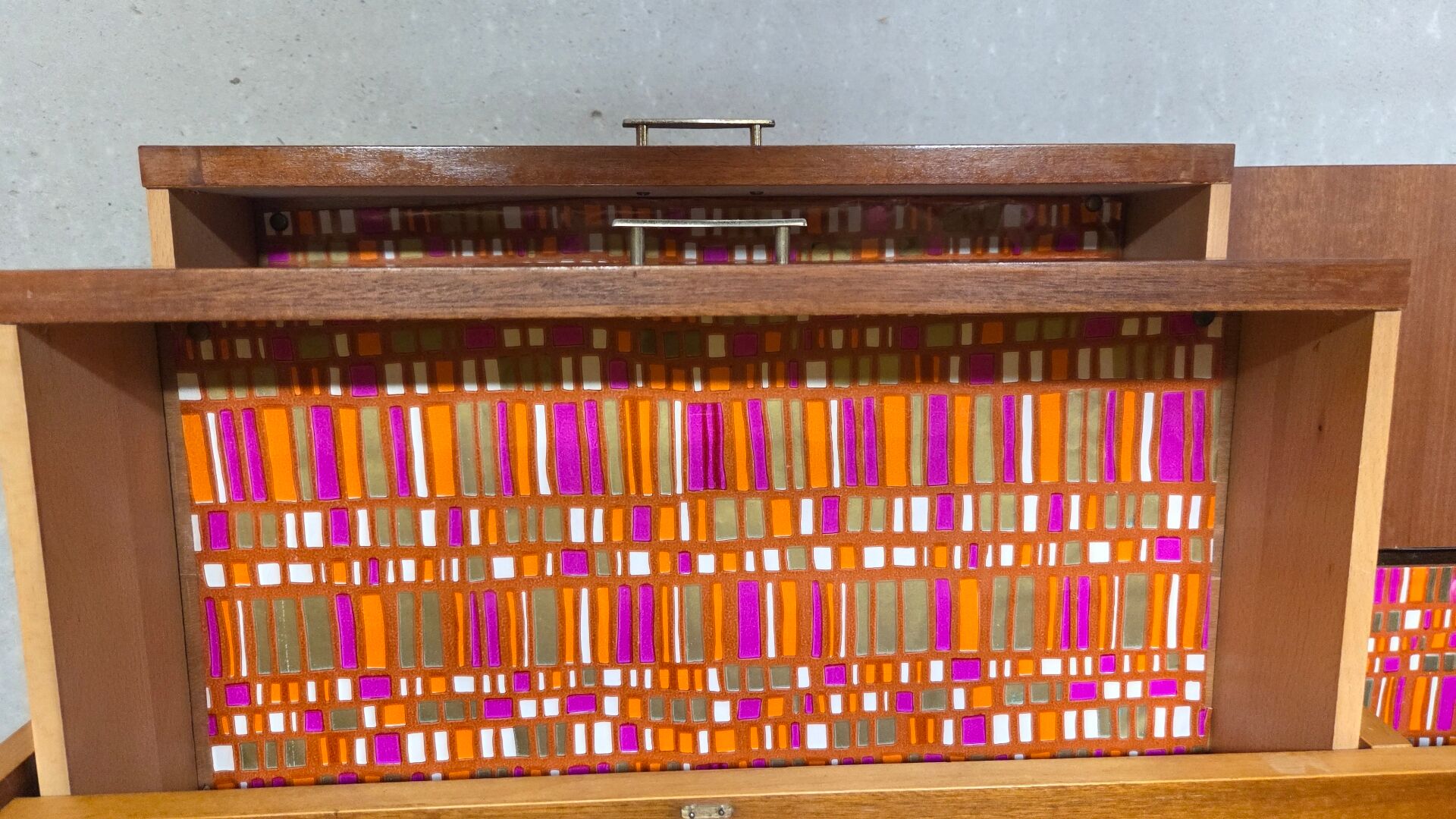Small Scandinavian low sideboard 1960 vintage with tapered legs.
