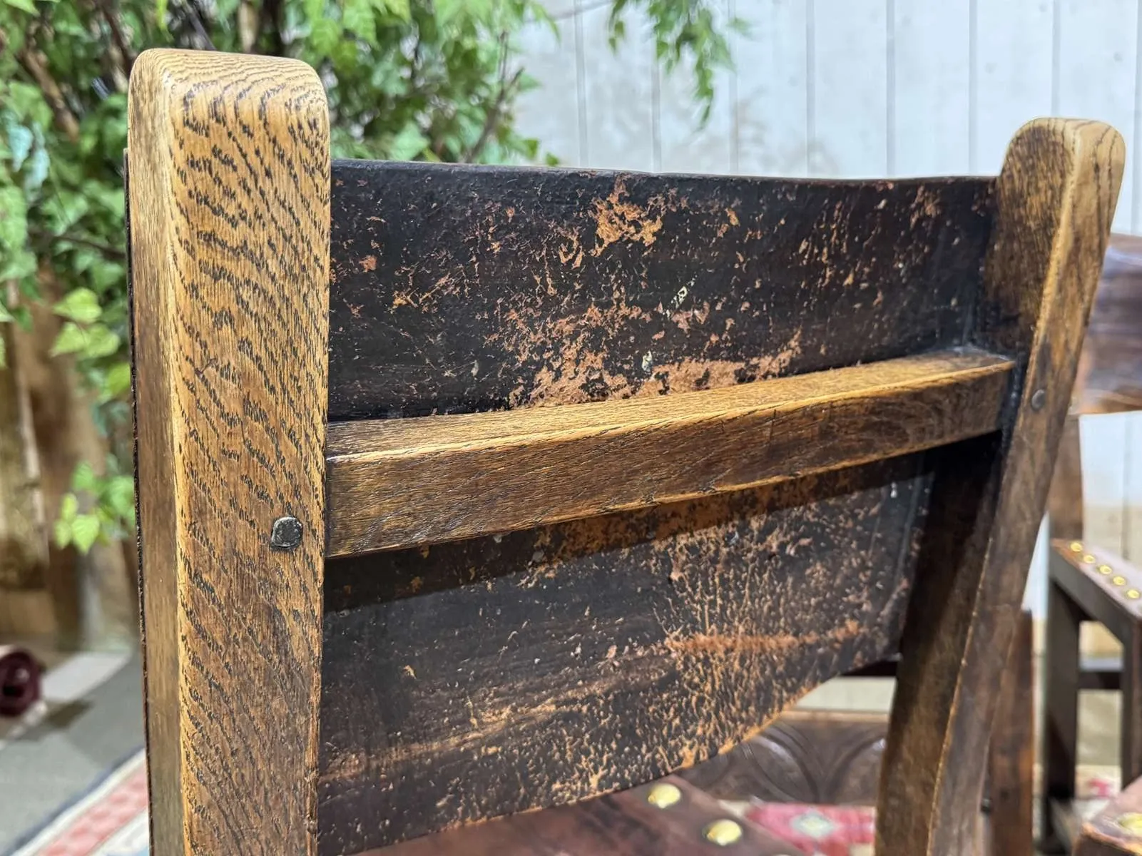 Set of 6 English chairs in oak and fine leather from the late 19th century.