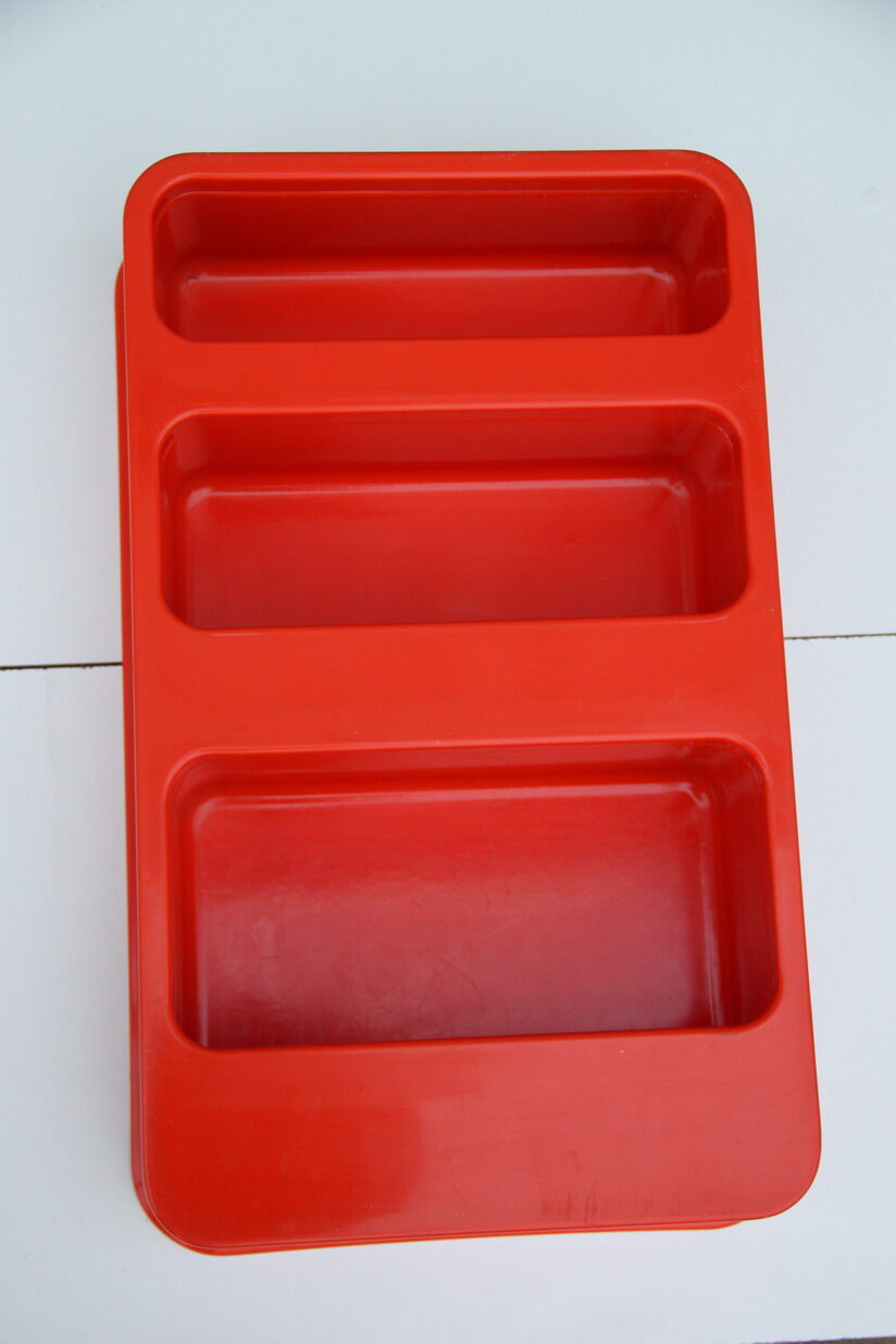 Plastic shelf design Jean Claude Maugirard, published by Formag, distributed by Prisunic