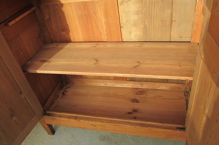 Wardrobe in pitchpin, 19th