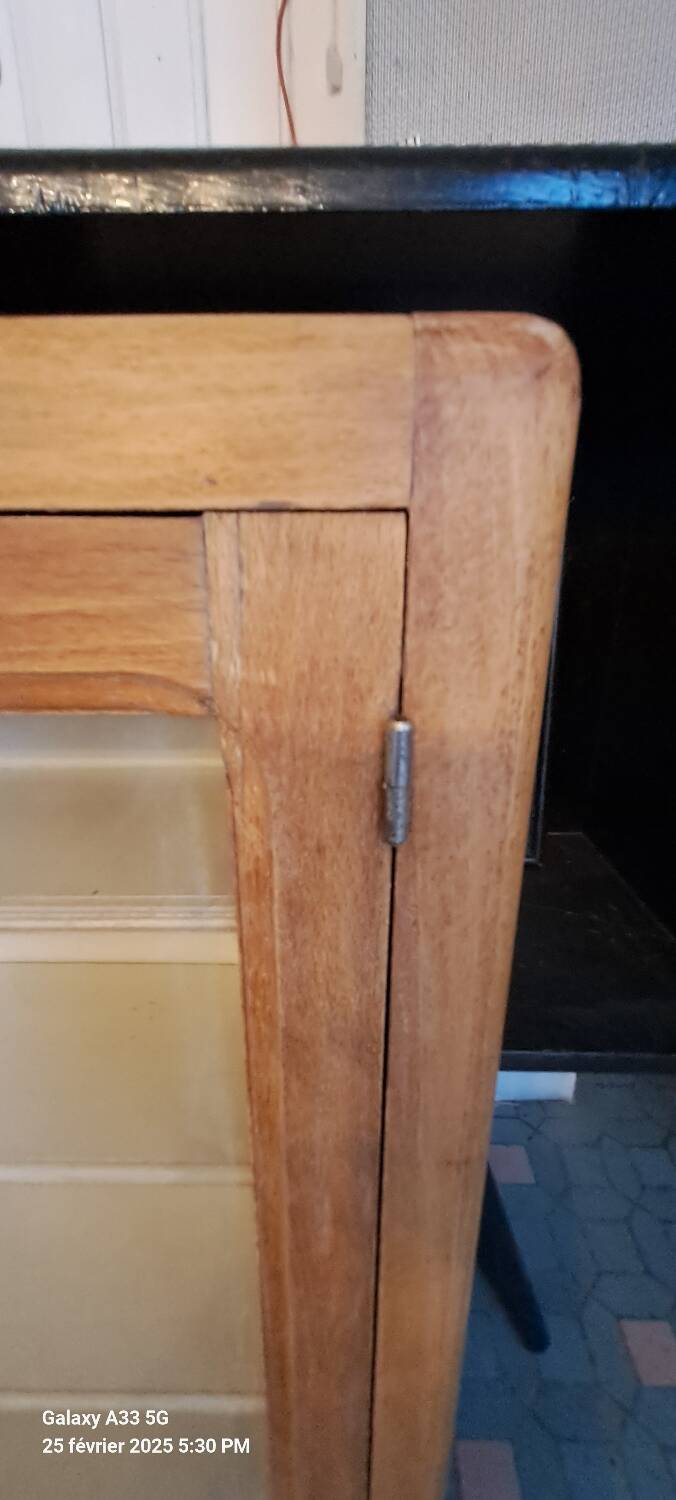 Wall display cabinet shelf