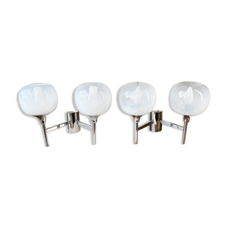 Paire d’appliques Sciolari, en opaline et chrome, années 1970