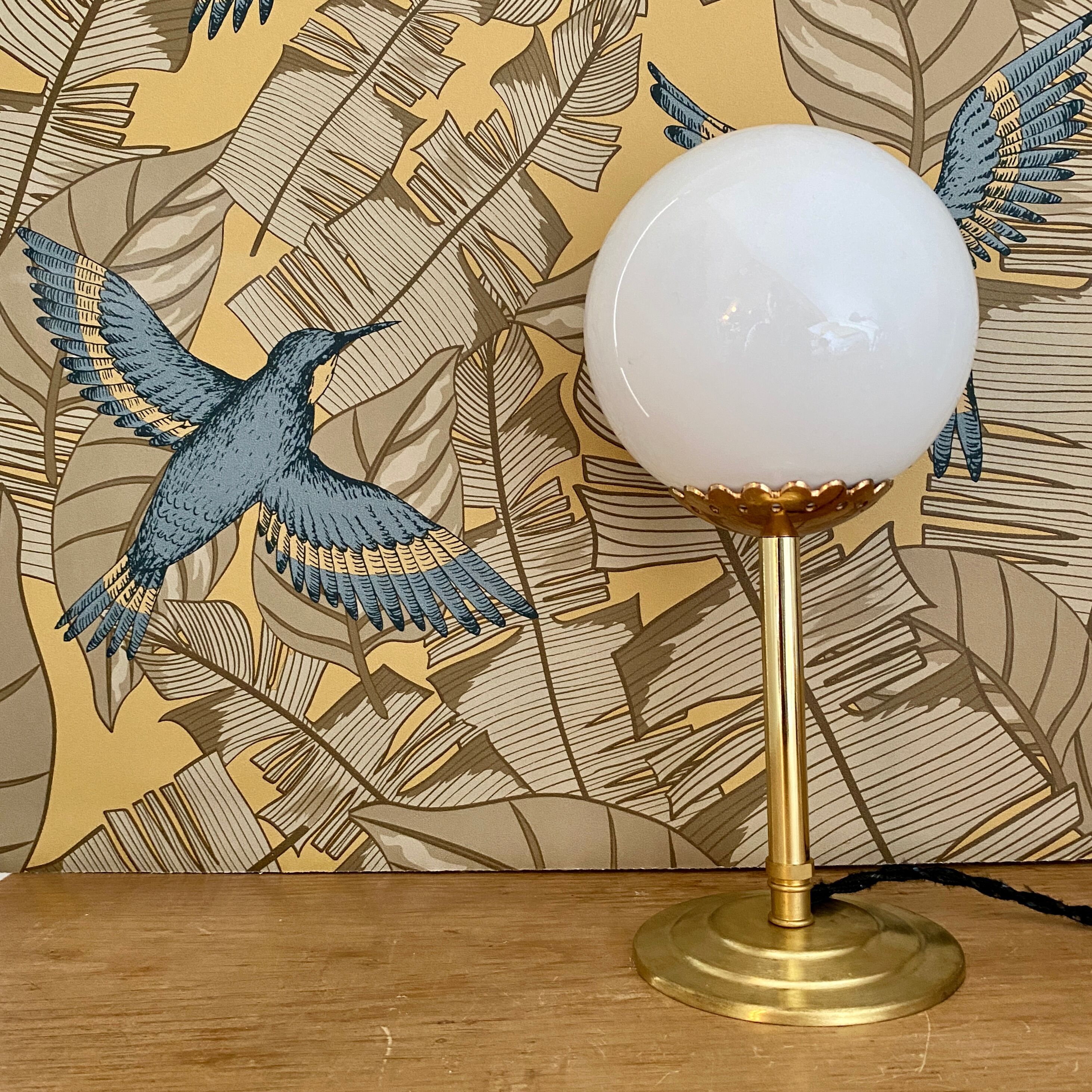 Vintage table lamp in white opaline
