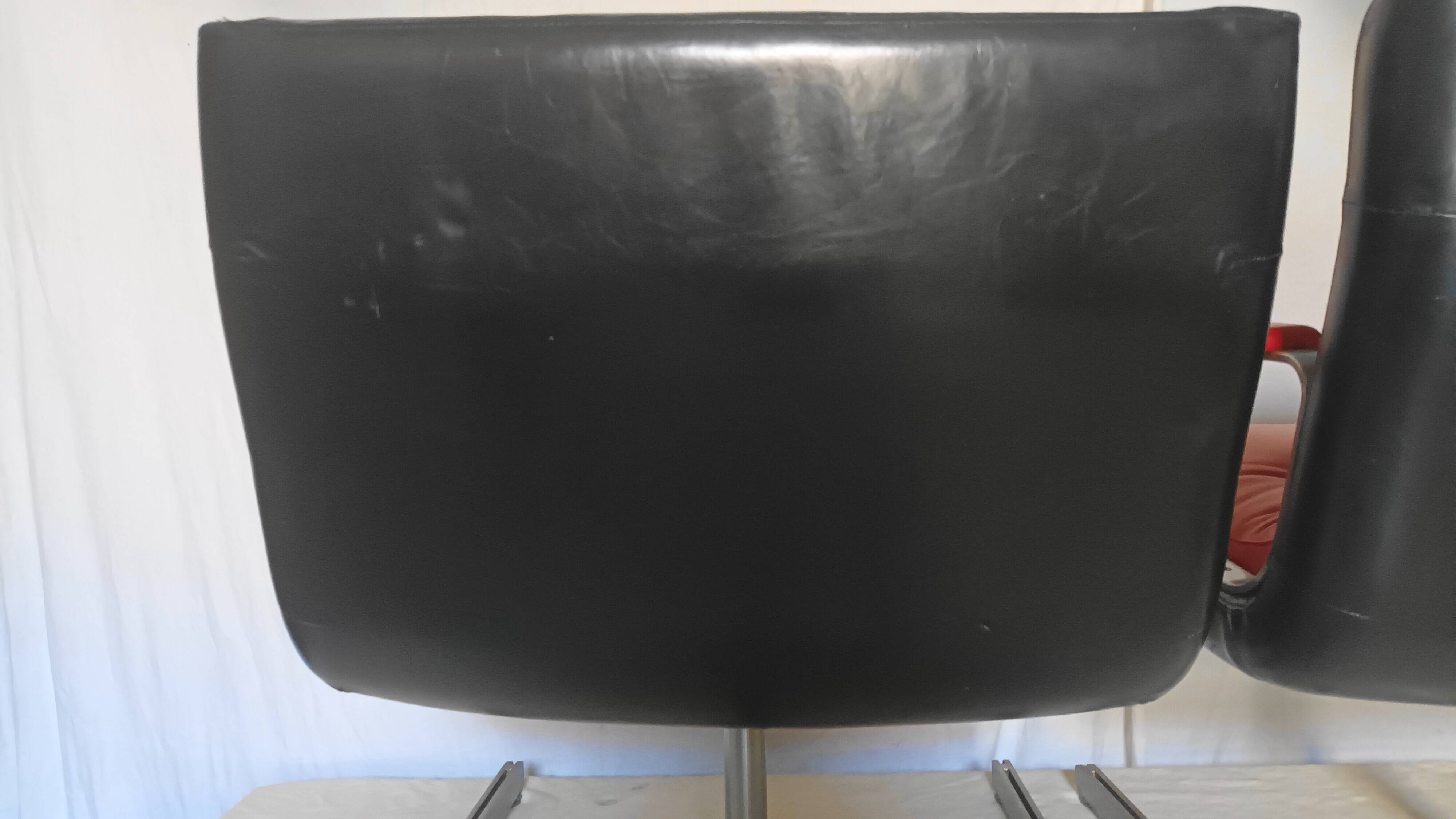 Pair of leather armchairs by Raphael Raffel from the 70s