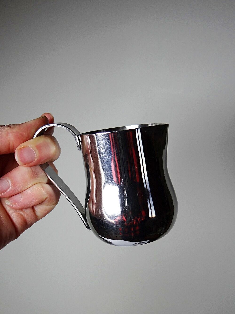 Set of 4 vintage bar measures in brushed stainless steel from the 60s-70s.