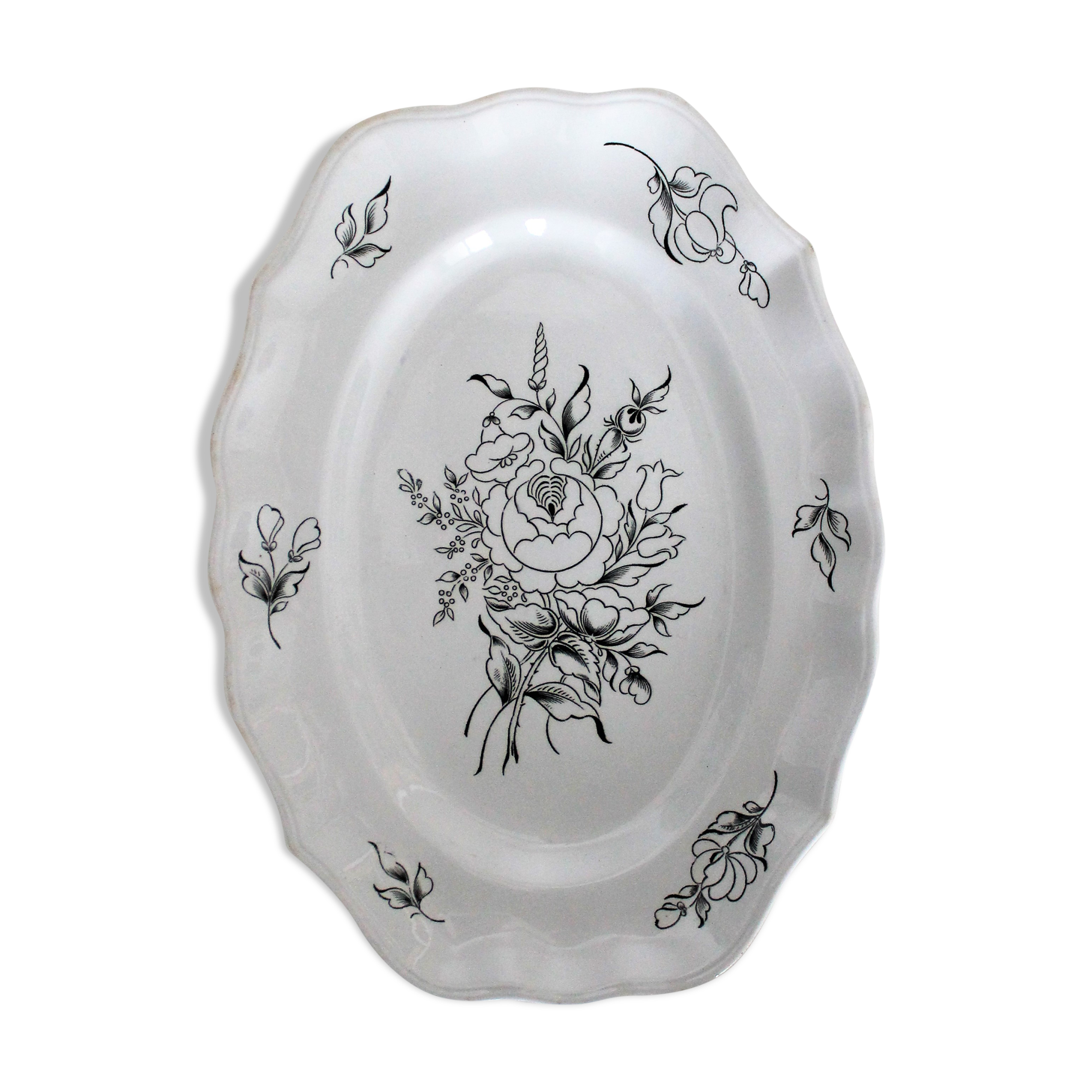 Oval dish of the Luneville factory with bouquet of black flowers