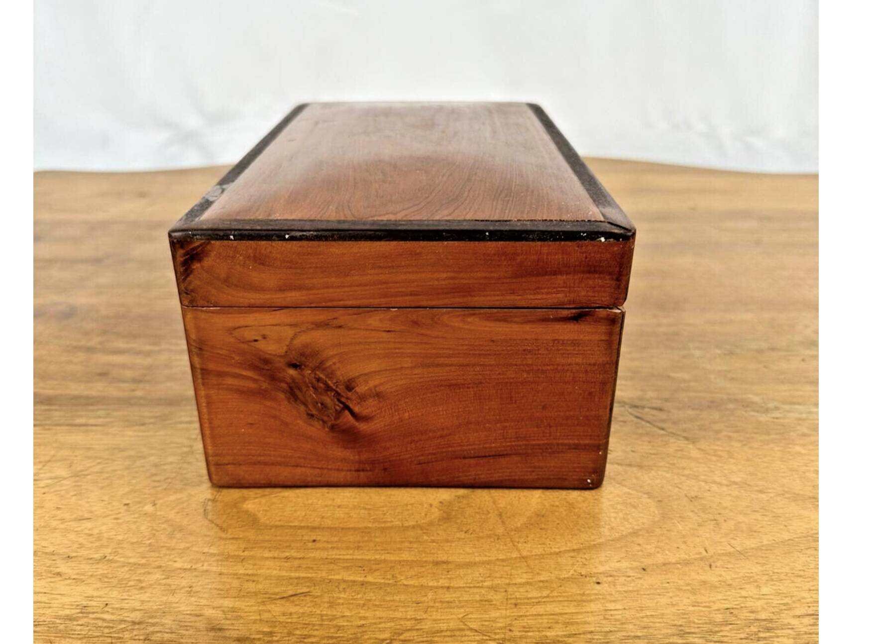 Thuya root storage or jewelry box