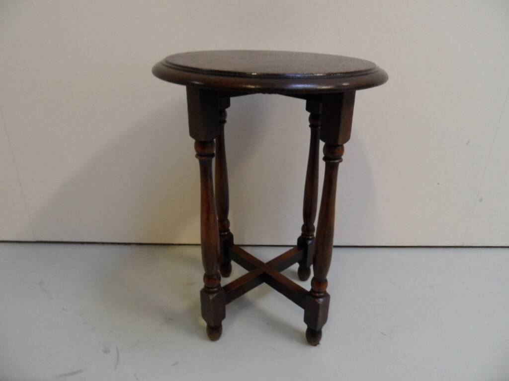 Vintage round oak sidetable