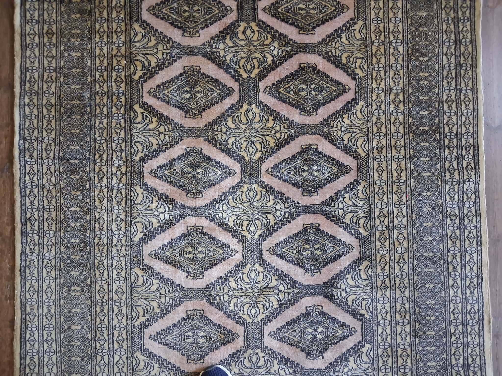 Handmade Pakistani Bukhara rug 188x122cm