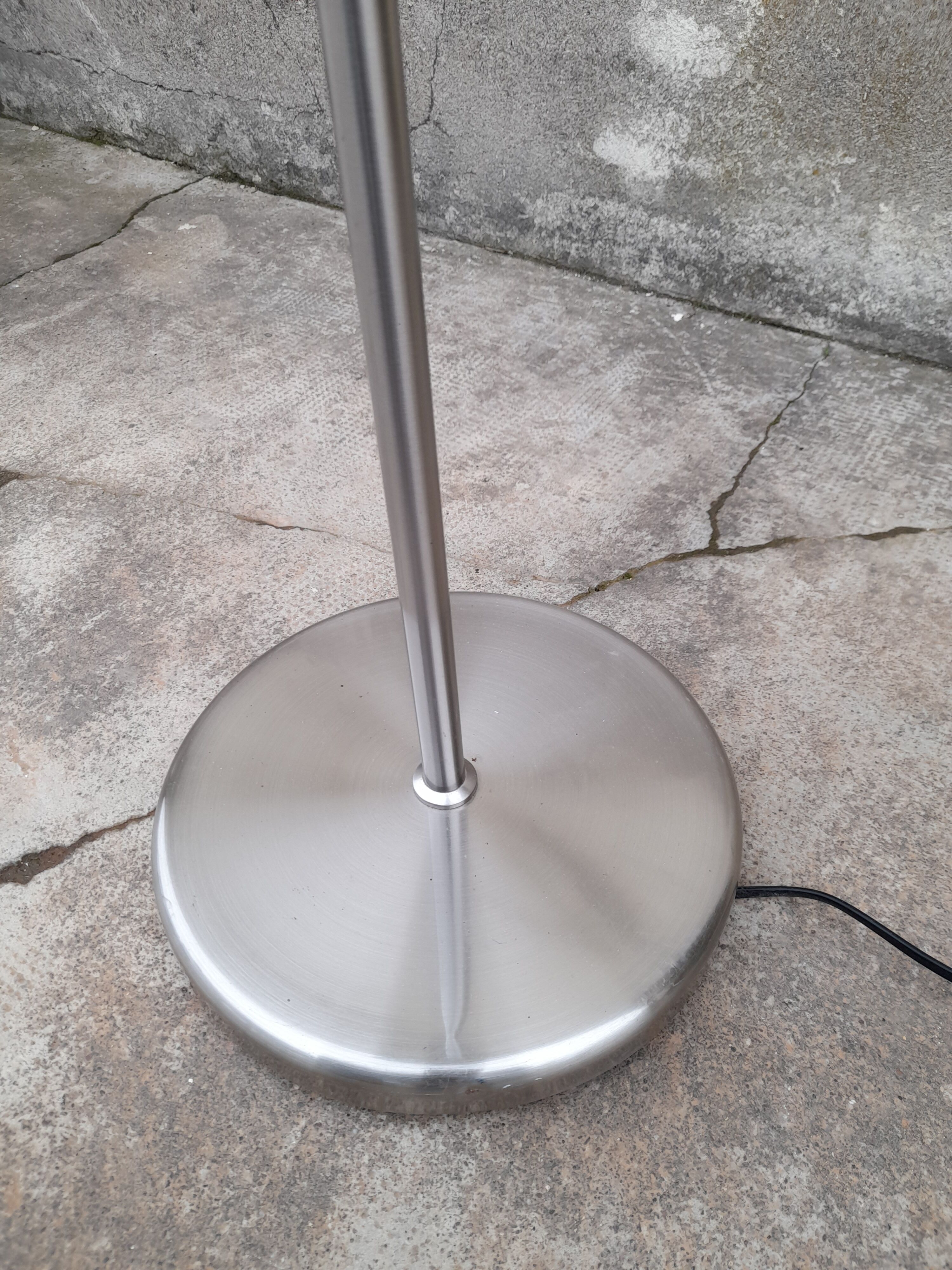 80 year articulated lamppost design