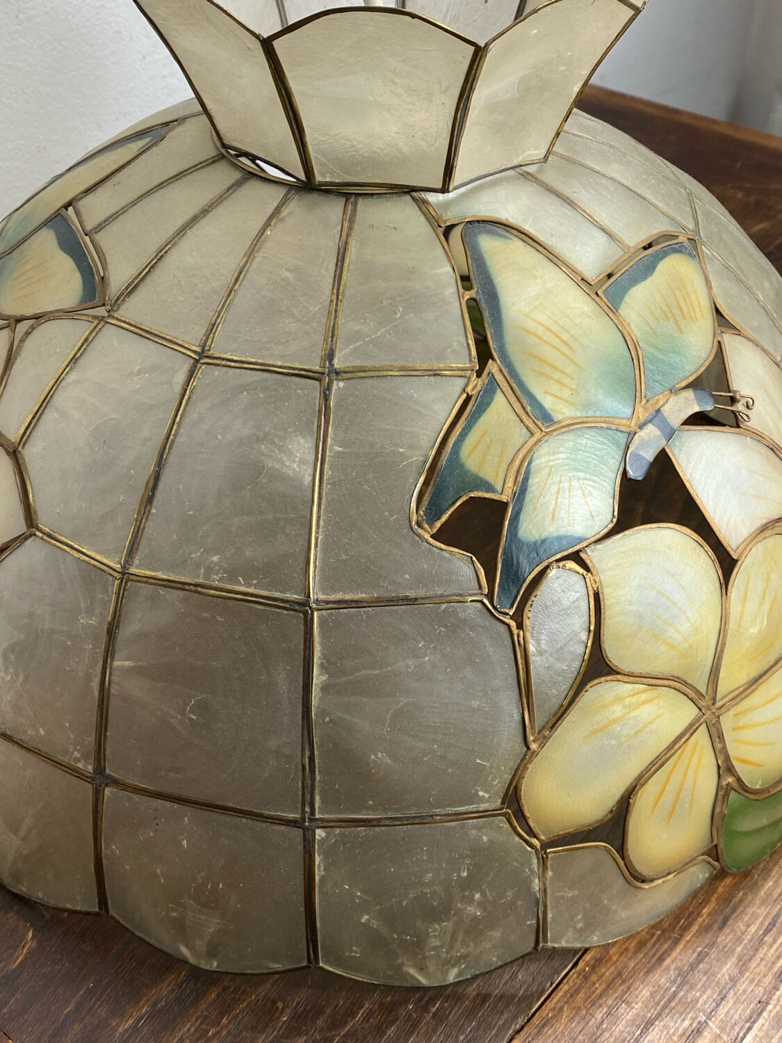 Pendant light, chandelier in mother-of-pearl and brass