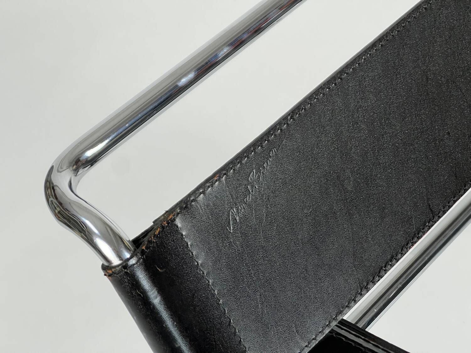 Wassily Chair B3 club chair Marcel Breuer Gavina leather