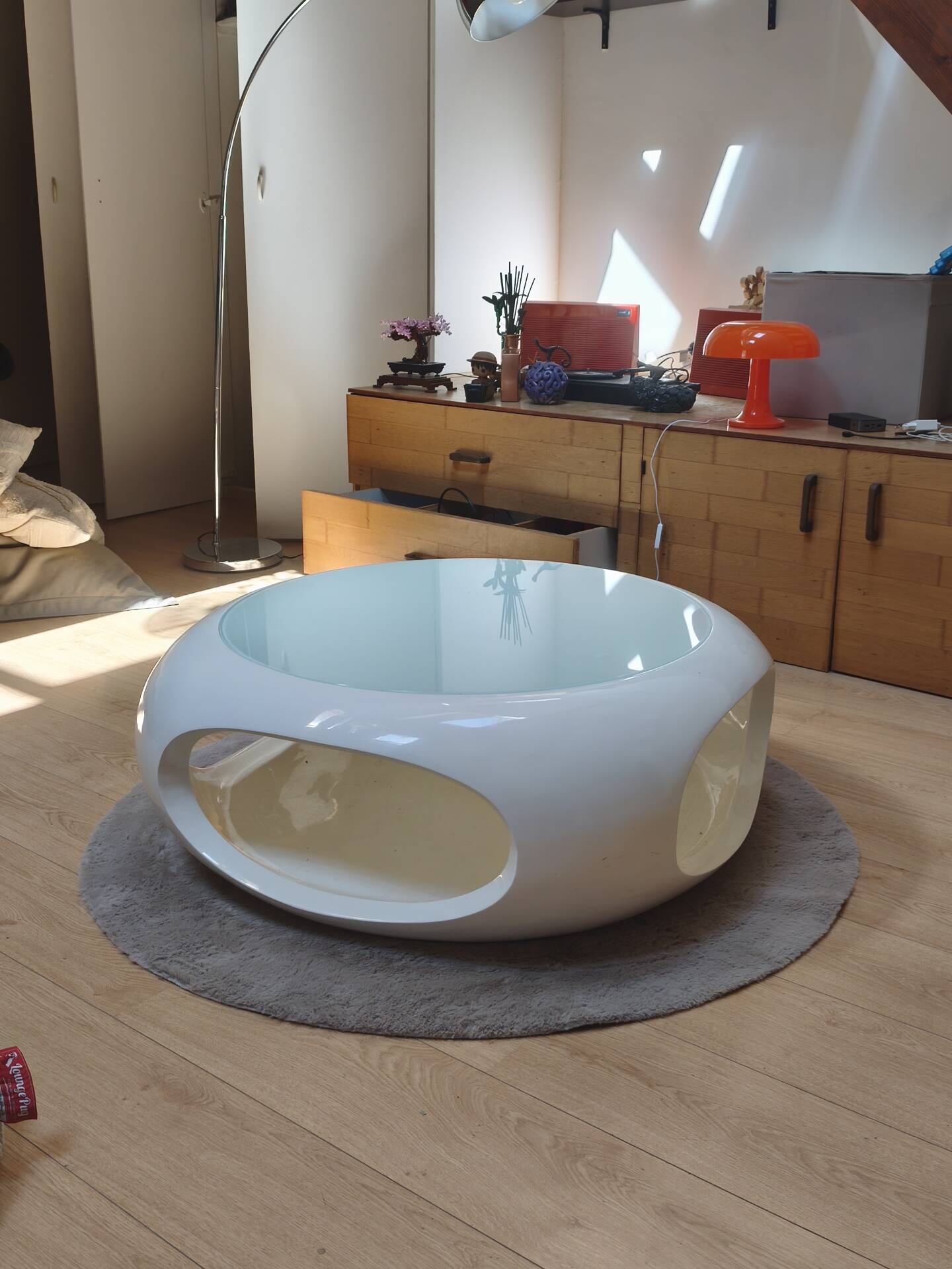 Vintage Space Age coffee table 1970 - White design, blue glass, plastic