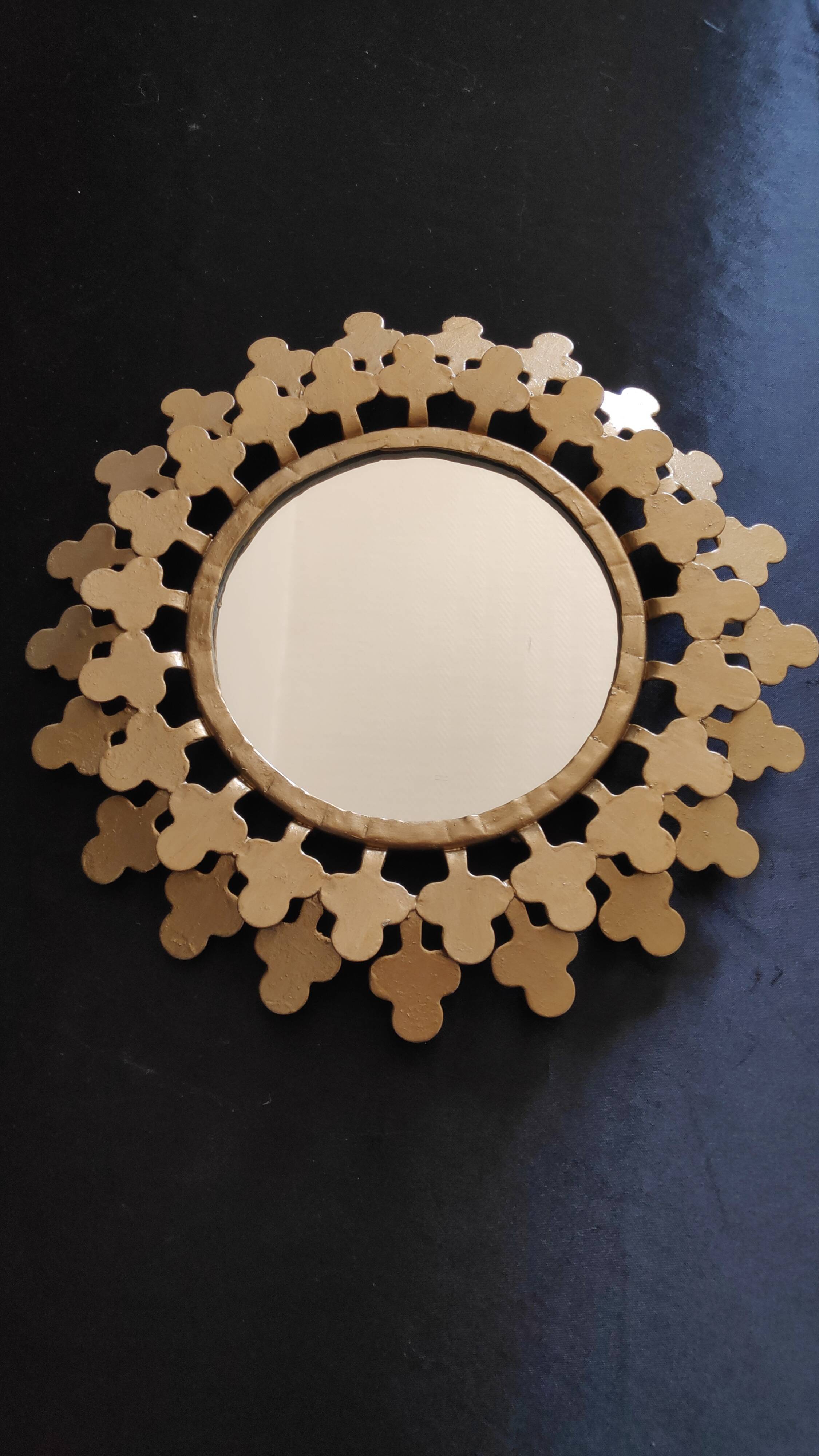 Miroir rond en métal doré