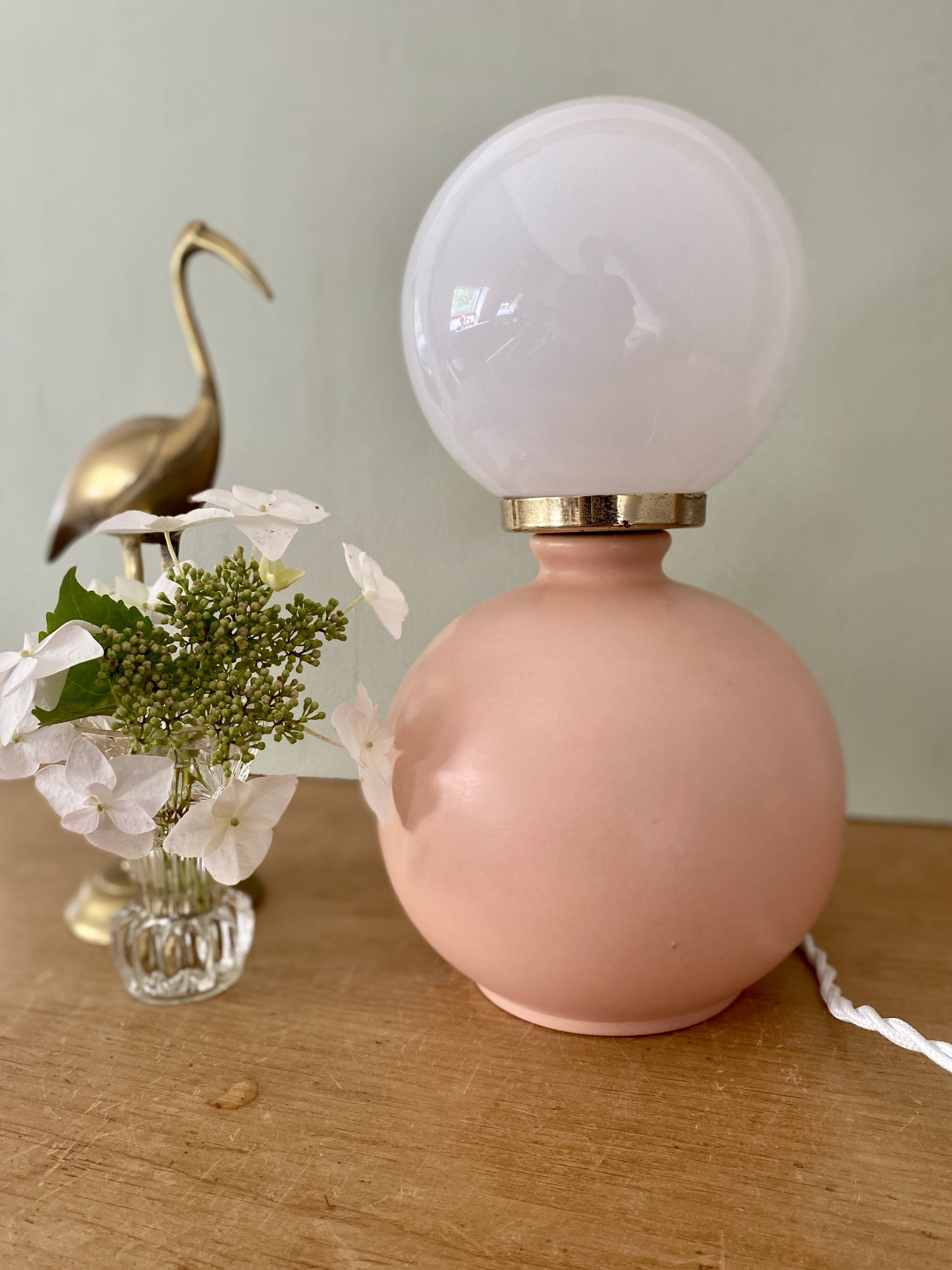 Vintage table lamp in pink ceramic and white opaline