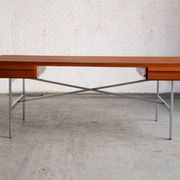 Bureau d'écriture par Illum Wikkelso