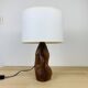 Lampe brutaliste bois gougé