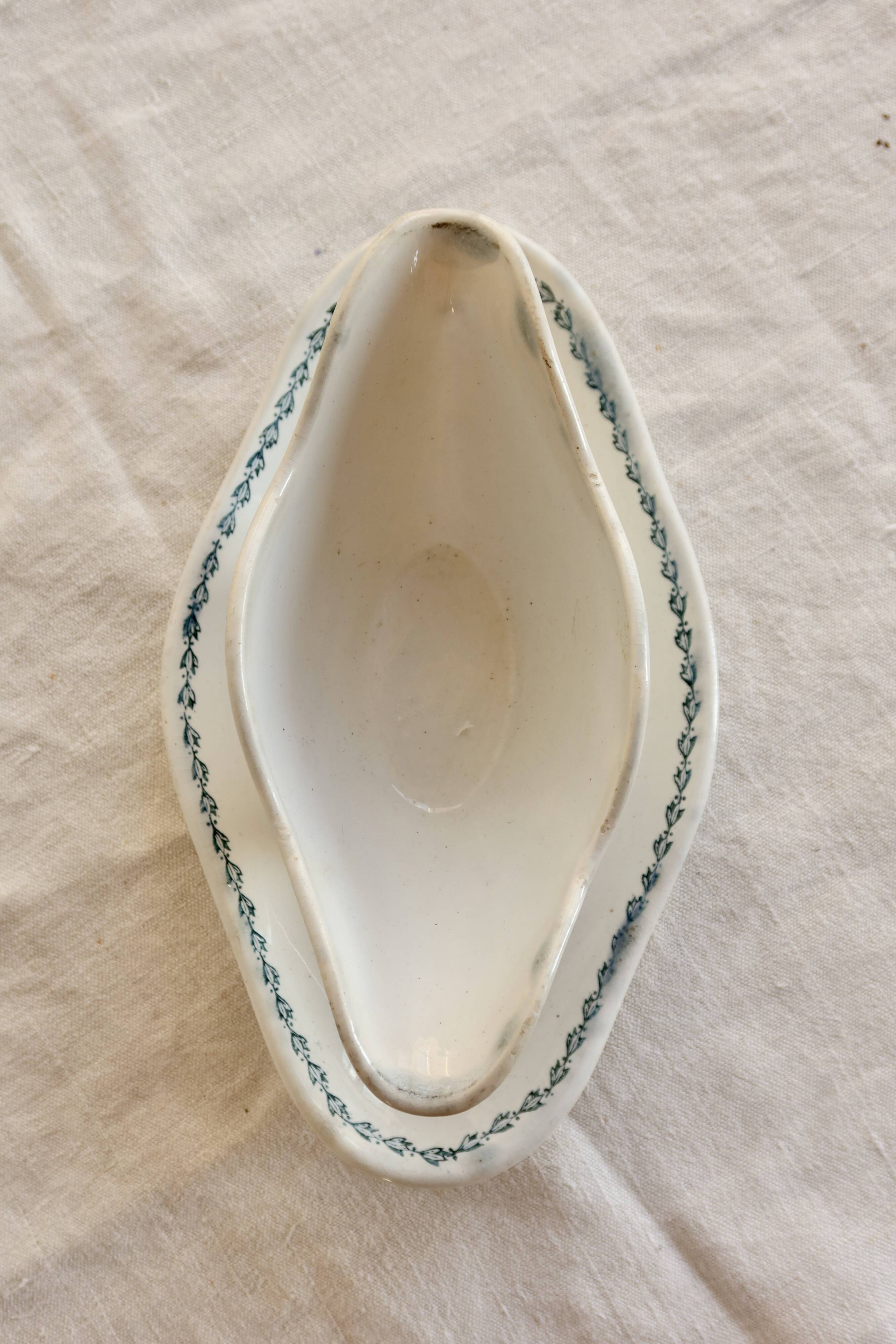 Old Saint-Amand ironstone sauce boat model 4022 - Blue floral rim