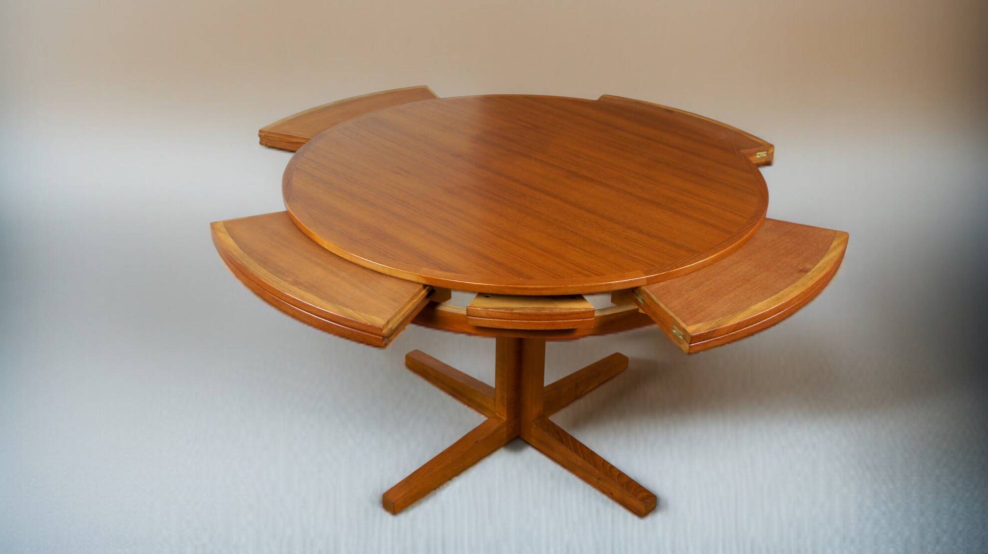 Table de Repas Danoise Flip-Flap Édition Dyrlund Modèle « Lotus » en Teck 1