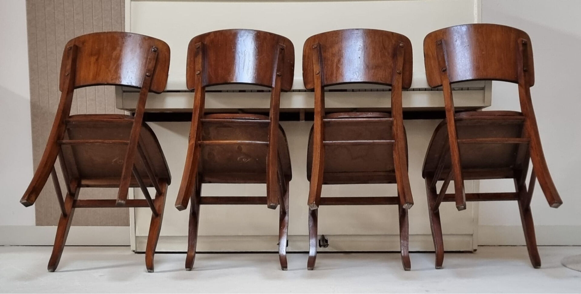 Chaises du milieu du siècle