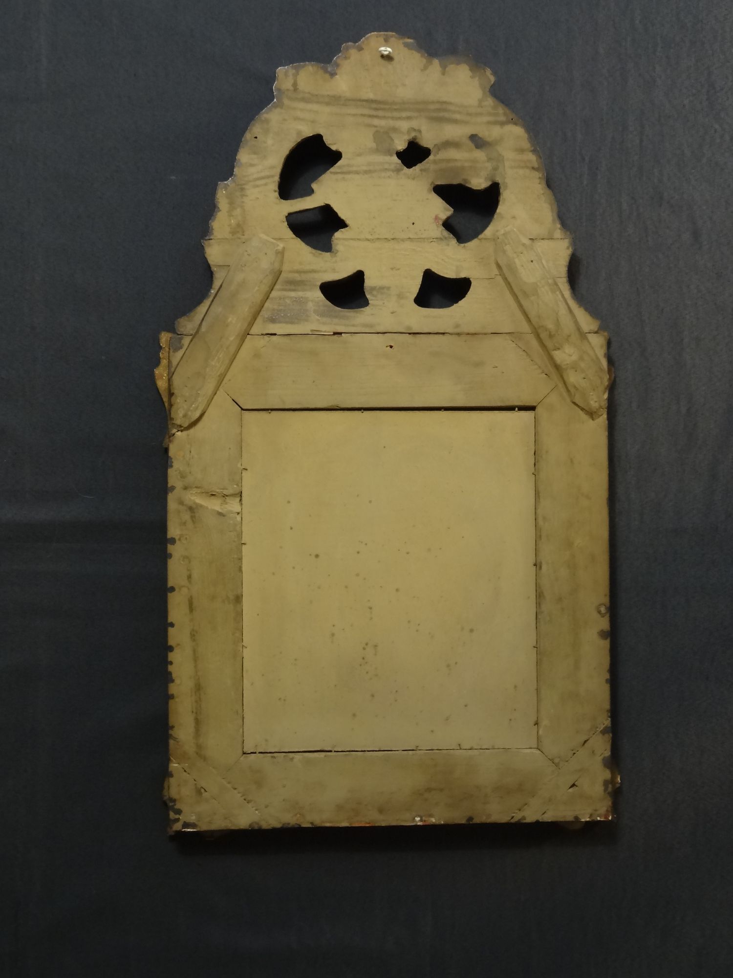 Regency mirror with parcloses in gilded carved wood 39 x 65 cm