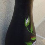 Very large black vase decorated with flowers, height 61.50 cm.