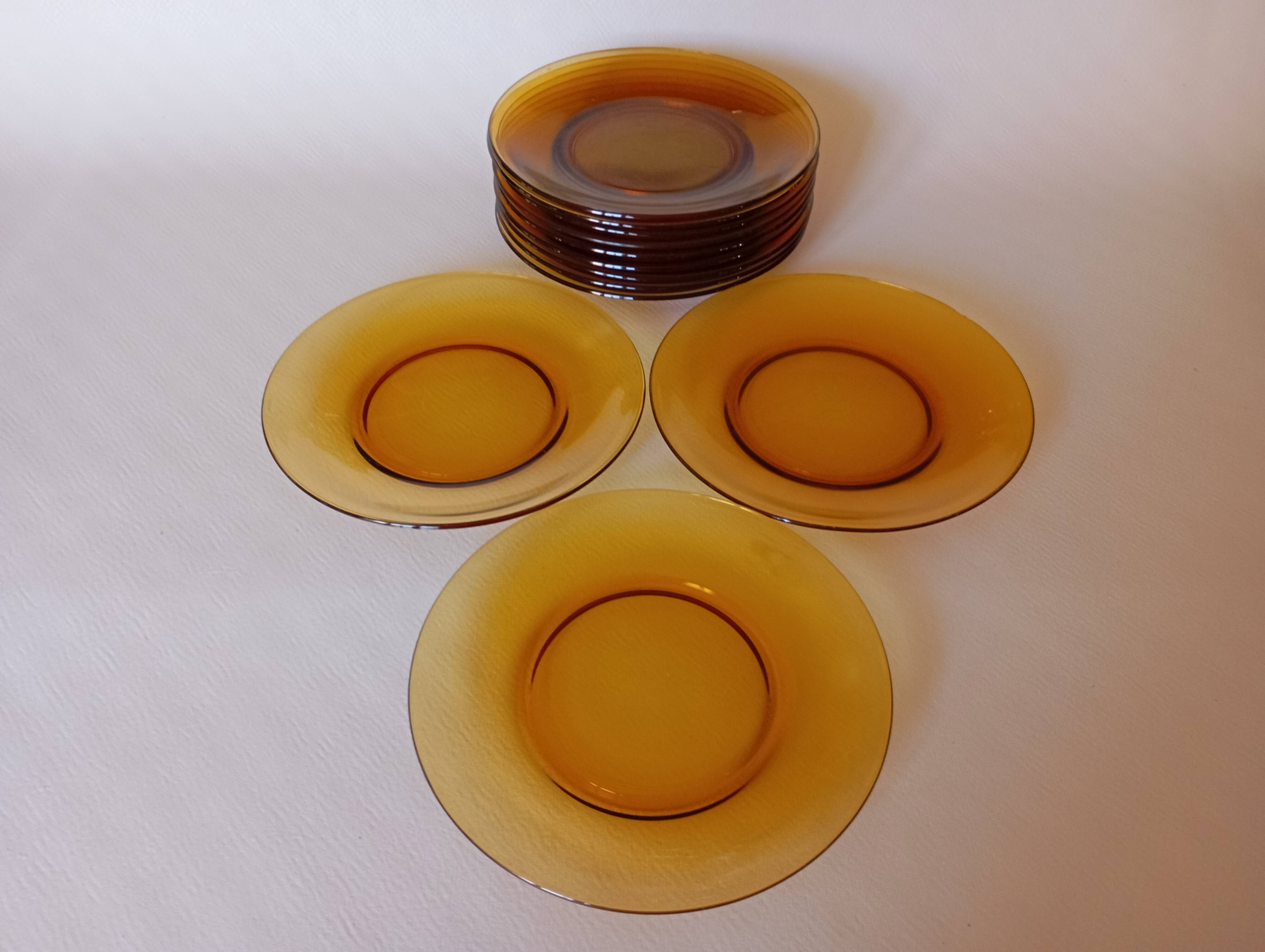 12 assiettes plates Vereco ambre
