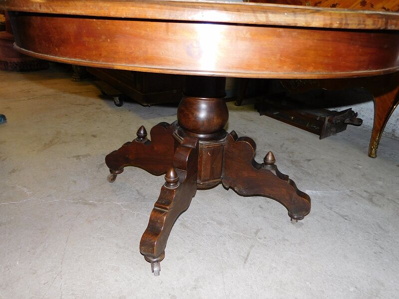 Gueridon foot central in noyer of the 19th siecle