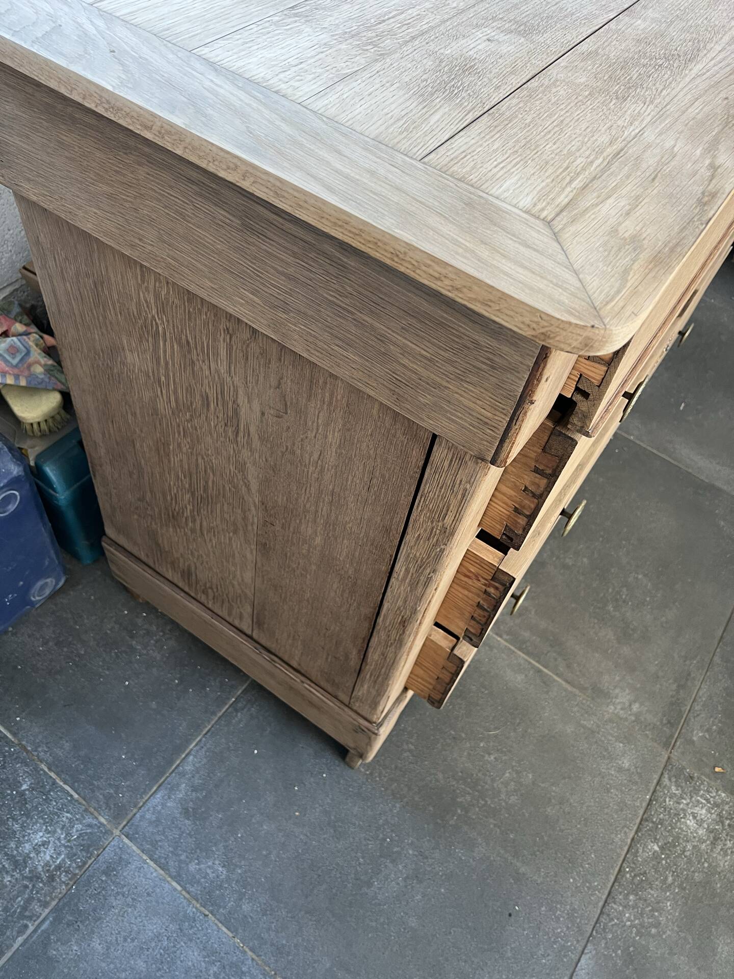 Old sanded oak chest of drawers