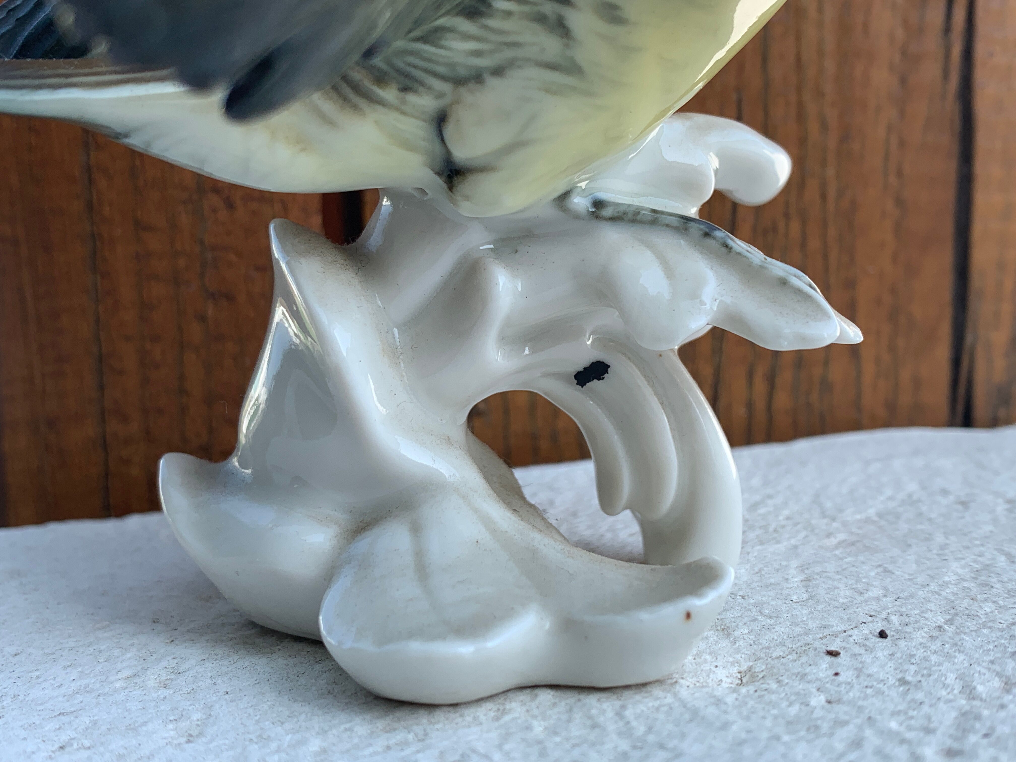 Bird numbered and signed Karl Ens, in Saxon porcelain, nineteenth century