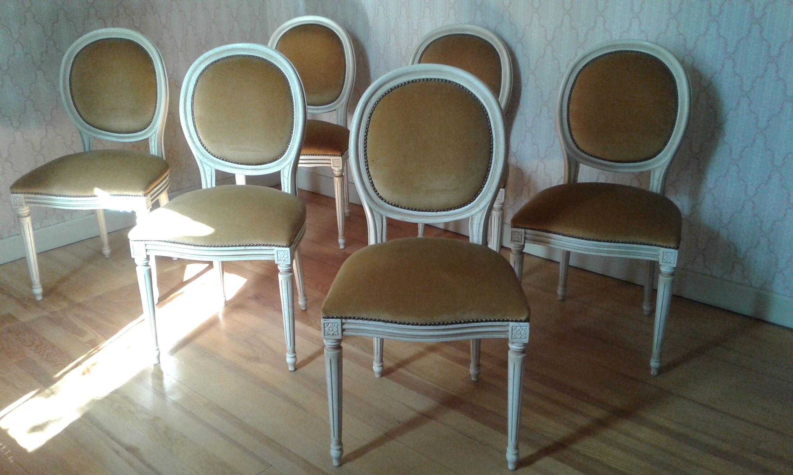 6 chaises medaillon style Louis XVI en velours orangé