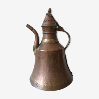 Aiguière en cuivre ottomane de l'art islamique