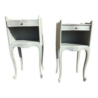 Paire de chevets de style Louis XV patinés