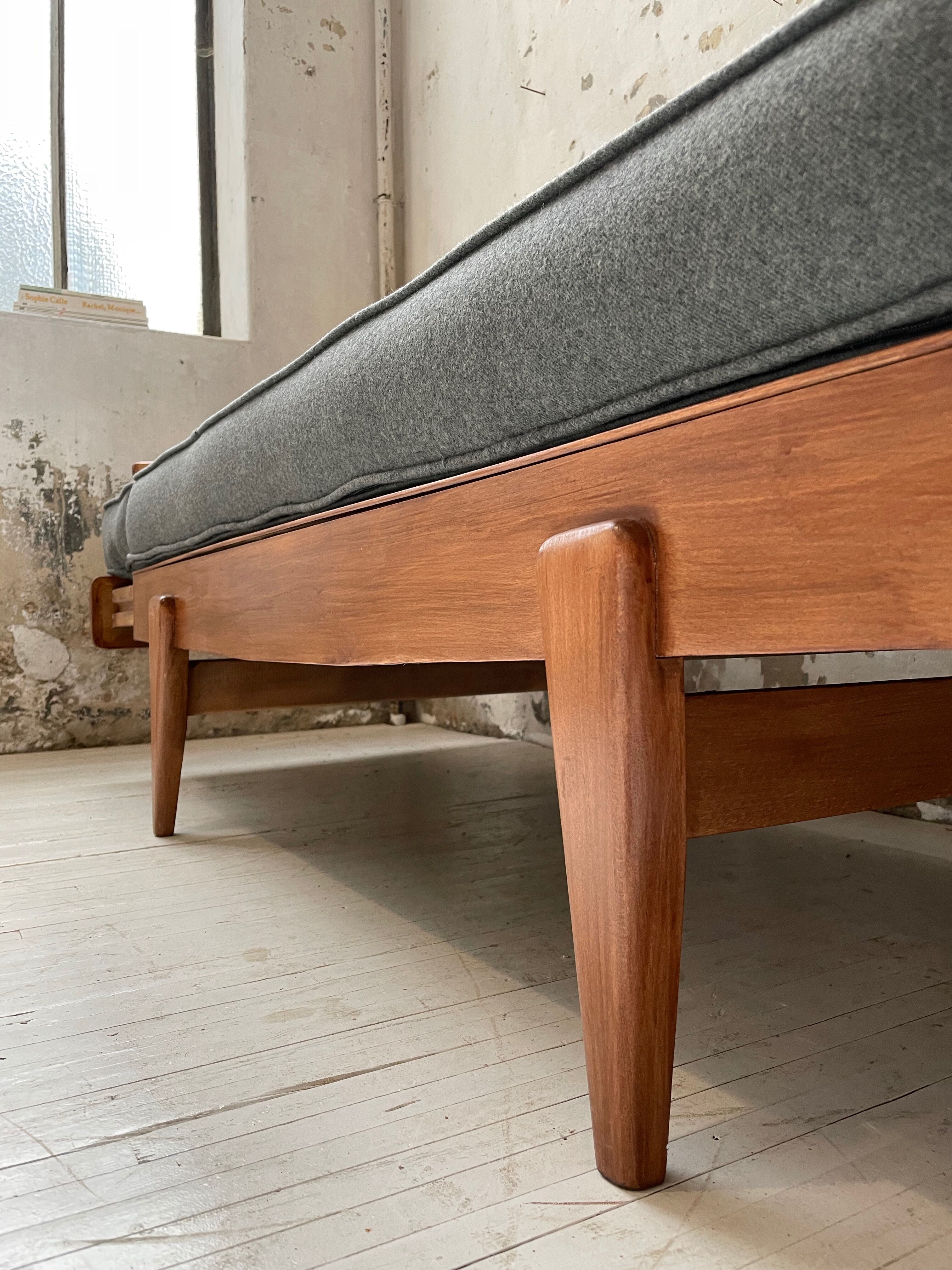 Daybed expandable Scandinavian 2-seater bench