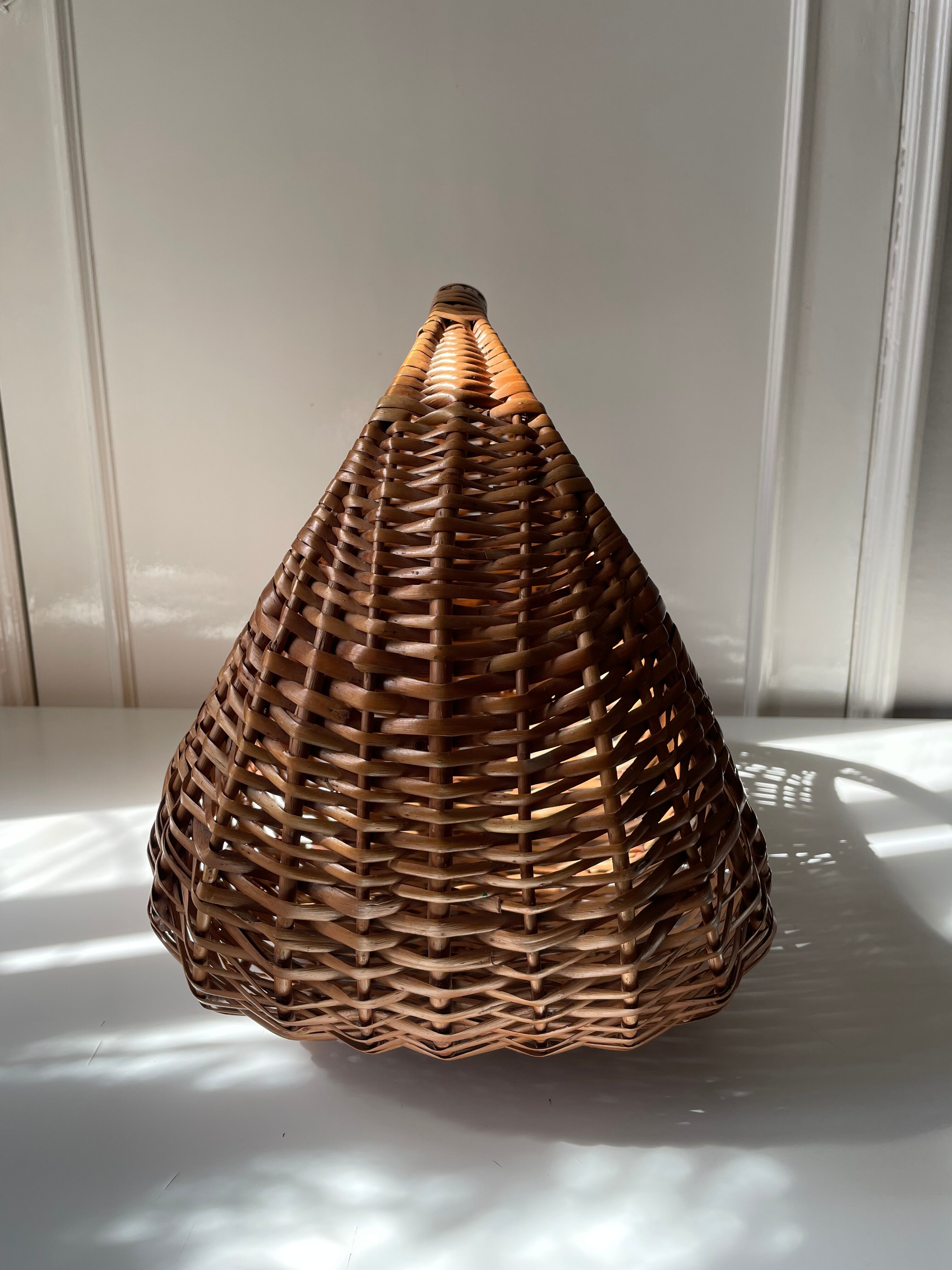 Wicker gondola basket