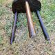 Tabouret tripode en bois massif vintage