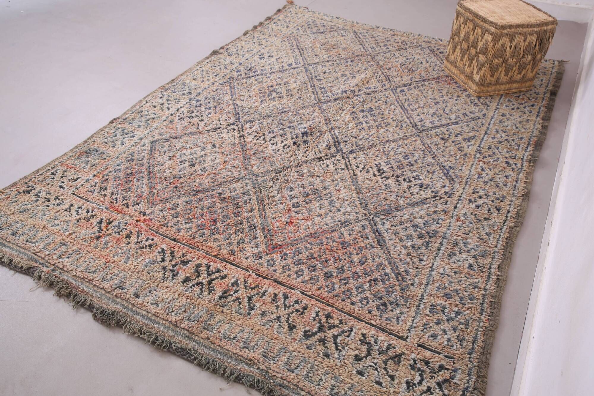 Vintage Moroccan Beni Mguild Rug 194 x 270 cm - Berber Wool Rug Handmade