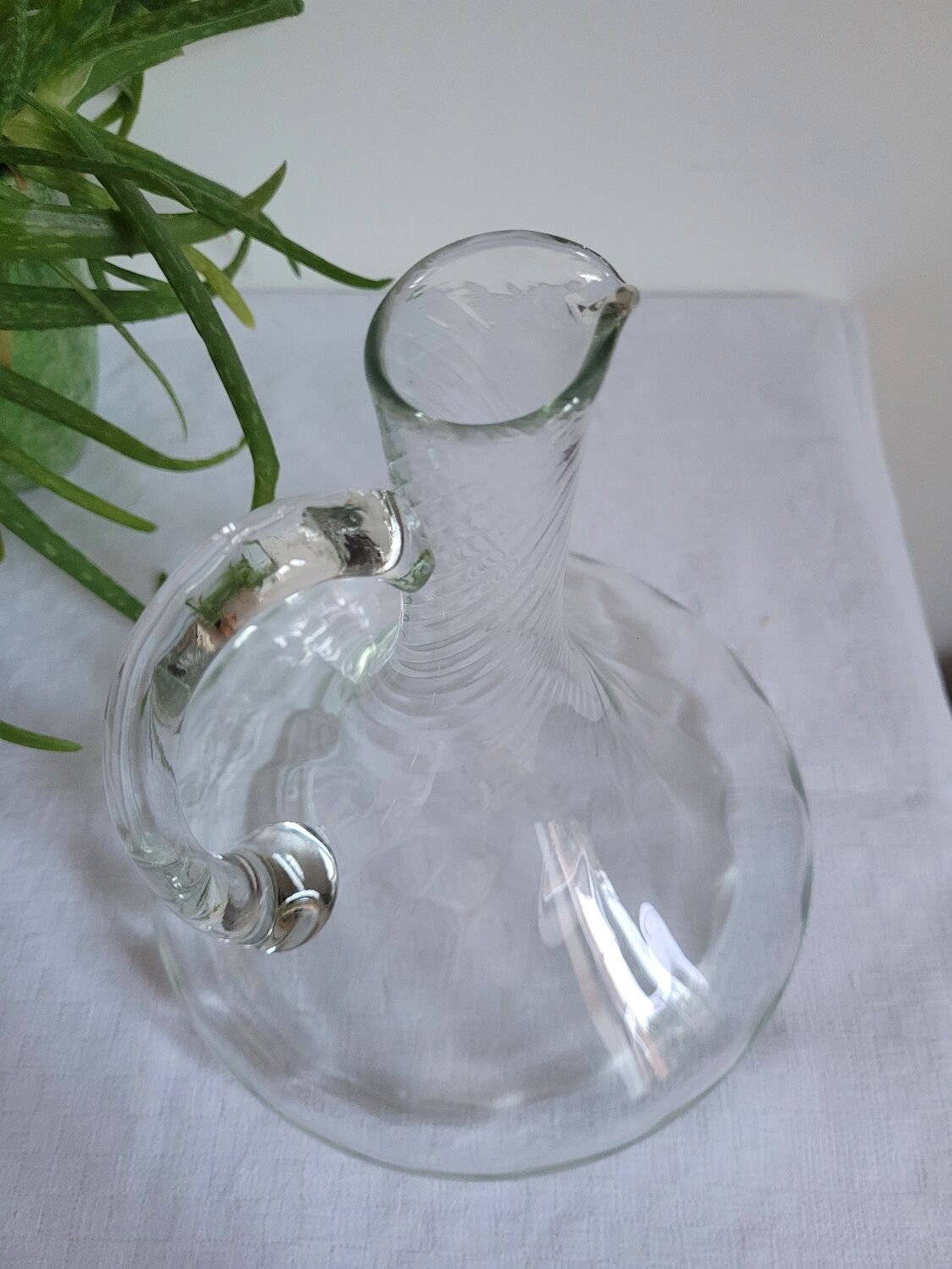 Large wine decanter