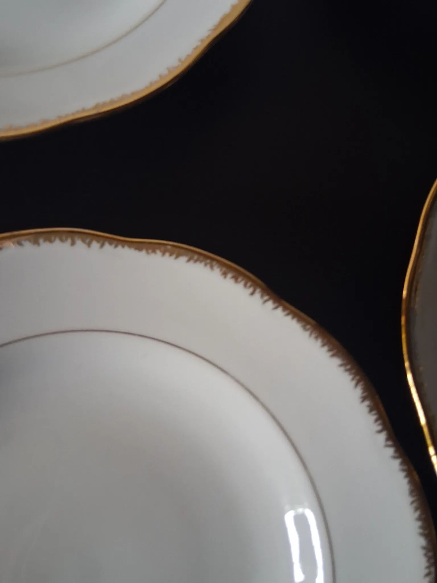 6 deep plates in porcelain from France SEr in very good condition.
