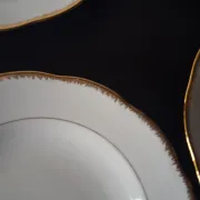 6 deep plates in porcelain from France SEr in very good condition.