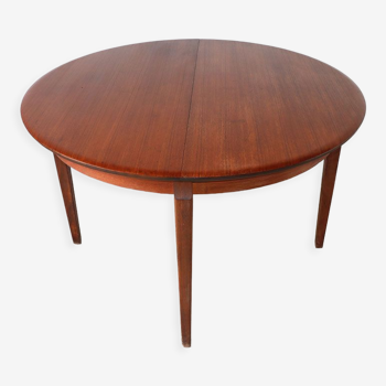 Scandinavian dining table in 1960 extendable teak