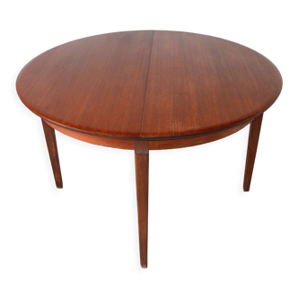 Scandinavian dining table in 1960 extendable teak