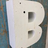 Lettre d’enseigne B