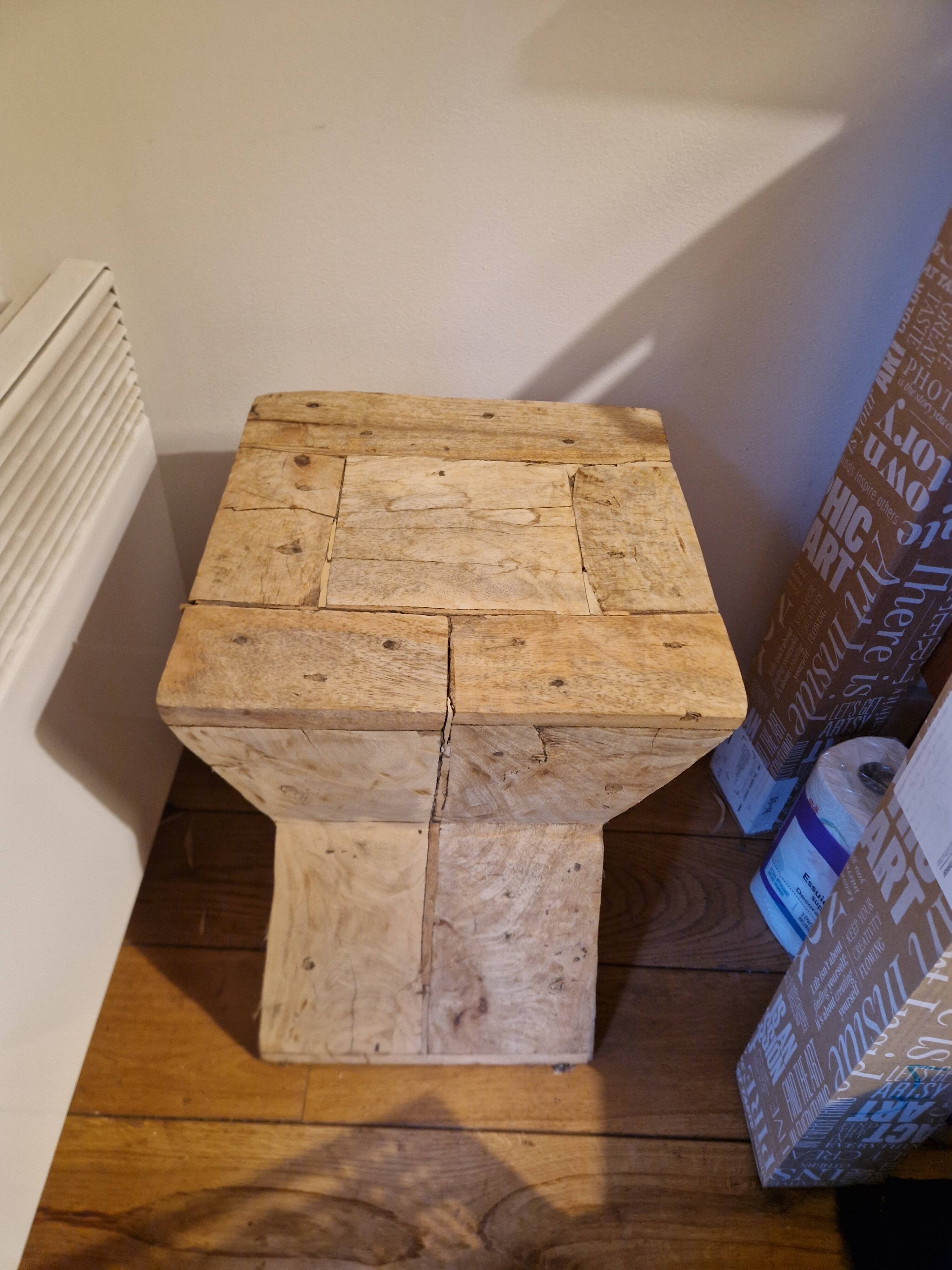 Tabouret en bois massif