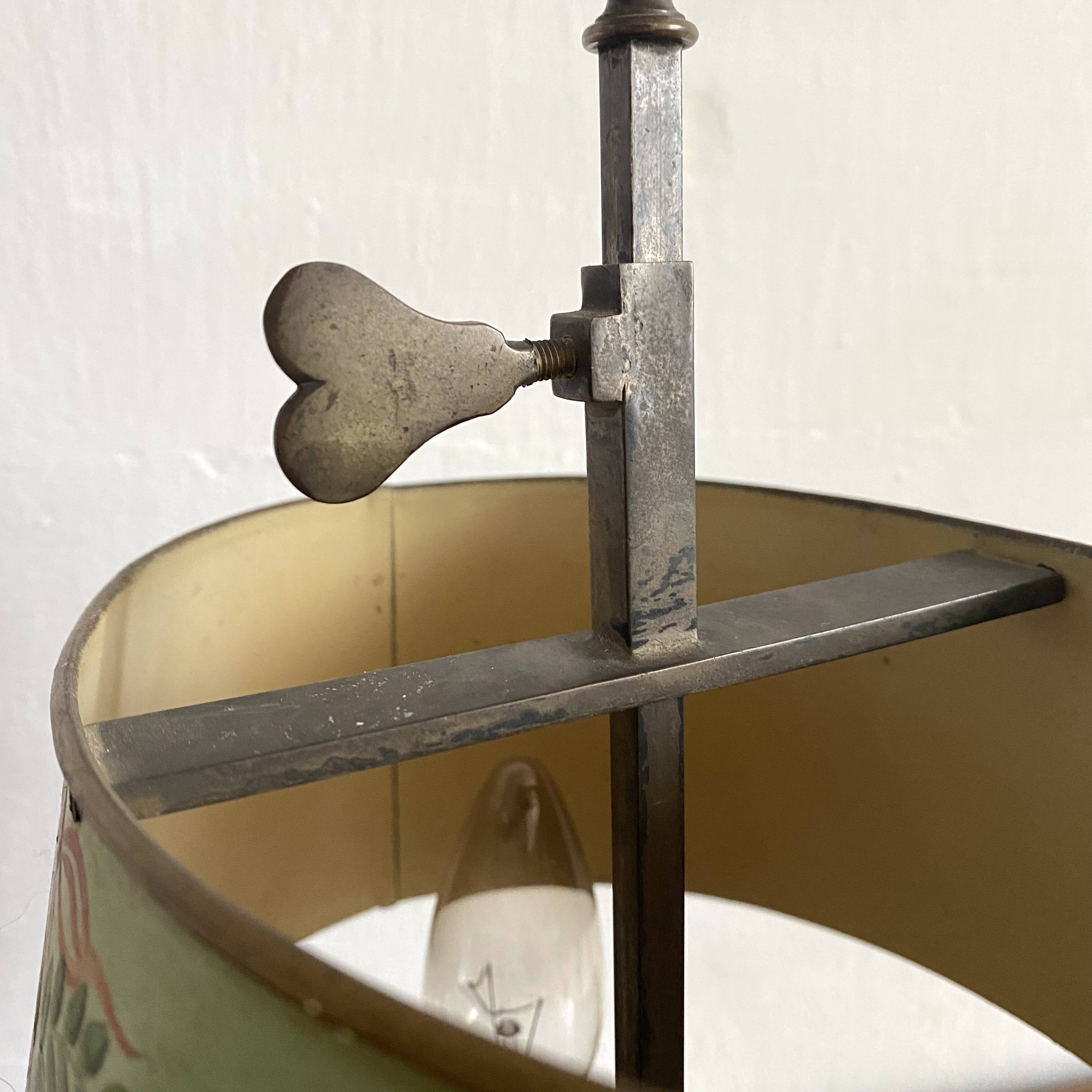 Bouillotte lamp in painted sheet metal decorated with flowers